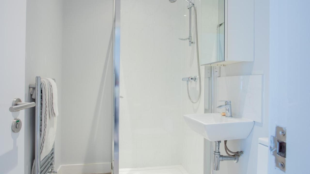 סטרטפורד-אפון-אבון Modern Apartment With Free Parking And Wifi מראה חיצוני תמונה