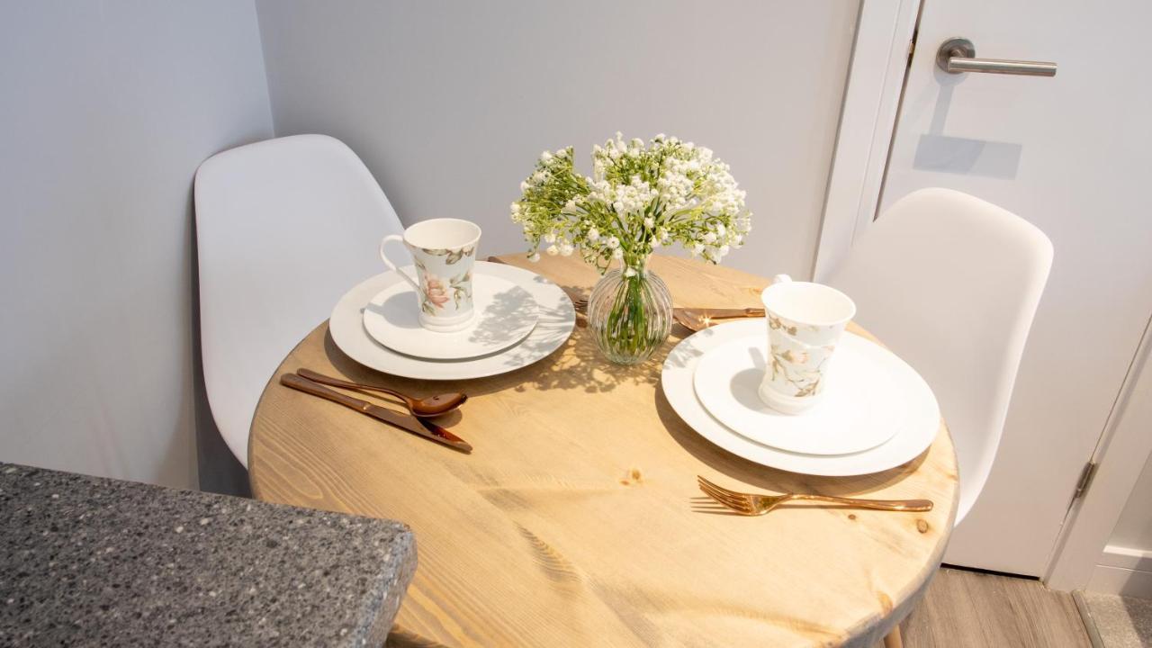 סטרטפורד-אפון-אבון Modern Apartment With Free Parking And Wifi מראה חיצוני תמונה
