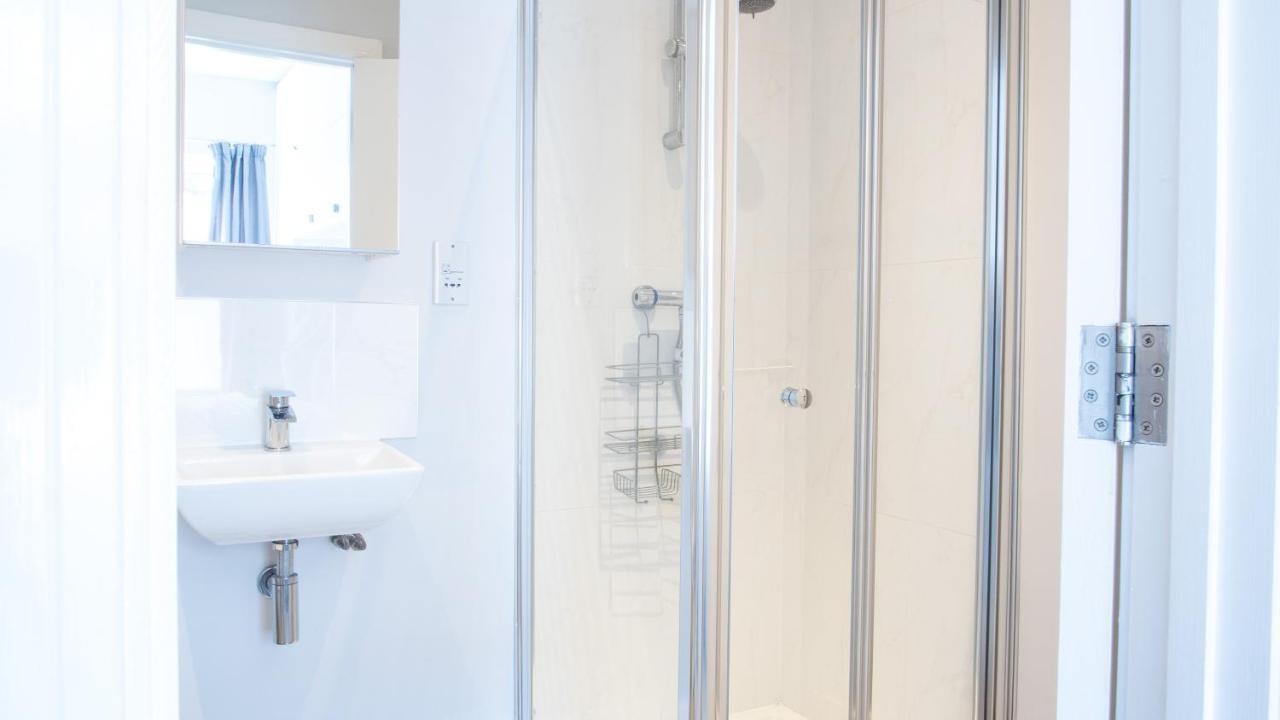 סטרטפורד-אפון-אבון Modern Apartment With Free Parking And Wifi מראה חיצוני תמונה